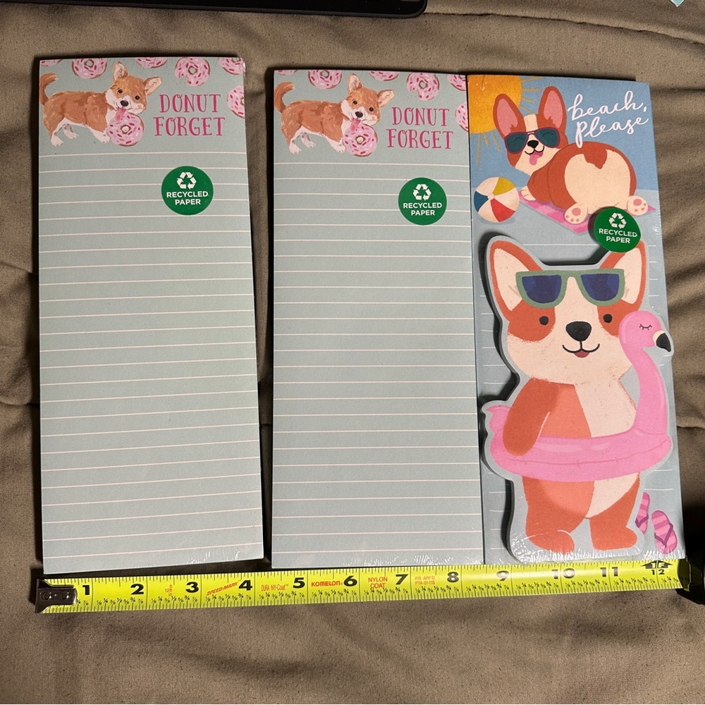 Corgi writing notepads